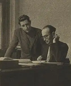 Režisér Miloslav Jareš (vlevo) s tajemníkem činoherního klubu dr. Jeřábkem