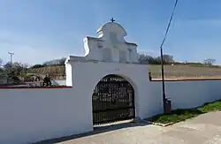Milovice (BV) - brána hřbitova.jpg