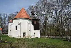 Presbytář a zvonice kostela svatého Martina