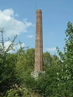 Celkový pohled na vápenku jižně od lomu