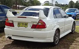 Lancerem Evolution V zezadu