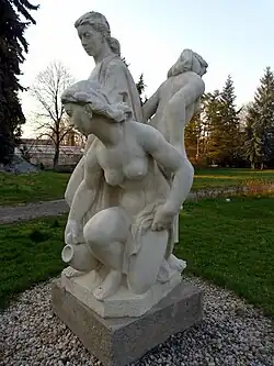 Socha u Hotelu Zámeček