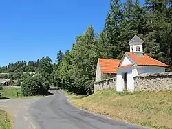 Mlázovy - hřbitovní kaple.JPG