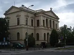 Pohled na průčelí budovy z Palackého ulice