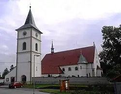 Mladočov, kostel sv. Bartoloměje od SZ