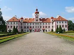 Zámek Mnichovo Hradiště od Marka Antonína Canevalleho.