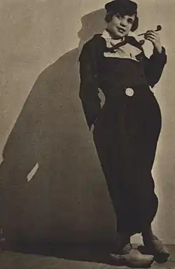 Mobi Urbanová v holandském kostýmu (Pestrý týden 1928)