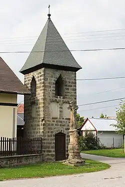 Věž s křížem v Modřišicích