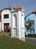 Modřice - kaplička, křižovatka Masarykova a Husova.jpg