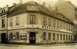 z křižovatky Mánesova × Lidická