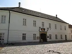 Pohled na průčelí hlavního traktu muzea