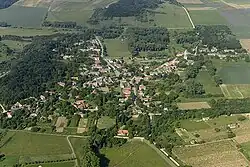 Letecký pohled na Monoszló