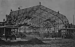 Montáž Strojovny v září 1890