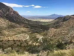 Pohled na východ z vyhlídky Montezuma Pass Overlook