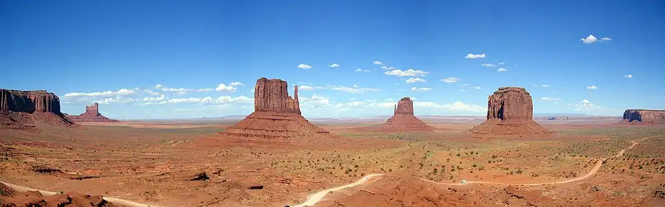 Monument Valley panorama (Rukavice-palčáky a centrální prohlídková cesta)