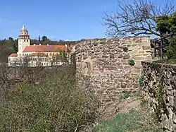 Moravský Krumlov - pozůstatky městských hradeb.jpg
