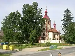 Kostel sv. Stanislava a chráněné lípy