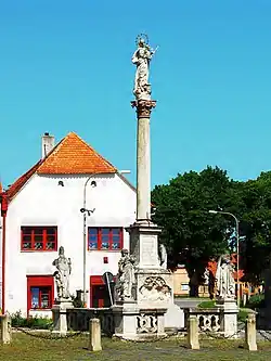 Morový sloup Hostěradice.jpg