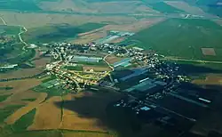 Letecký snímek vesnice Nachala