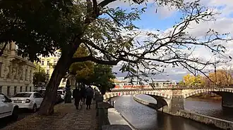 Most Legií pohledem z Janáčkova nábřeží