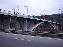 Pohled na most z levého břehu od Zbraslavi