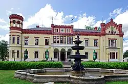 Zámek Mostov upravený jako hotel