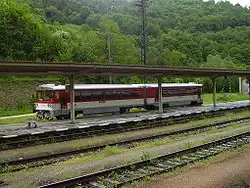 motorová jednotka 813 na oravském nástupišti stanice Kraľovany