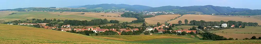 Panorama obce Mouchnice (2009)