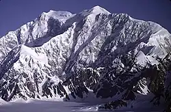 Mount Logan, pohled od jihozápadu
