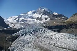Mount Robson a ledovec Robson Glacier