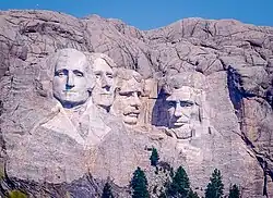 Pohled na Mount Rushmore ze vzduchu