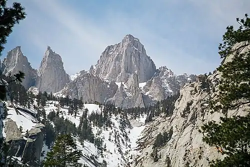 Pohled na Mount Whitney z jižního úpatí
