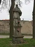 Mrákotín (okr. Jihlava) - socha Jana Nepomuckého u kostela.jpg