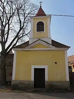 Průčelí kaple 14 sv. pomocníků v Mradicích