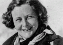 Doreen Warriner (před rokem 1948)