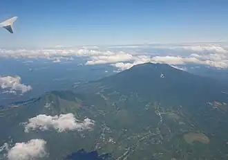 Banahaw (vpravo) a San Cristobal (vlevo).