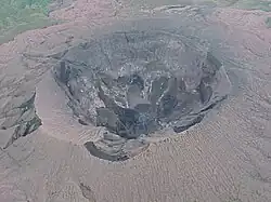 Letecký snímek vulkanického komplexu Dukono