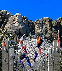 Mount Rushmore a vlajka
