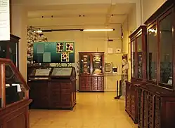 Historická expozice mineralogie a hornictví v suterénu muzea