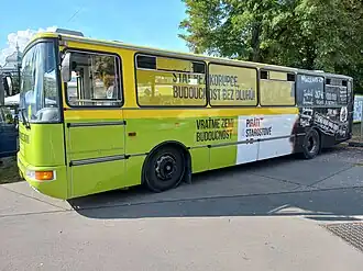 Předvolební autobus Pirátů a Starostů s Muzeem korupce