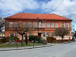 Bývalý zámek, dnes Železářské a slévárenské muzeum a pošta