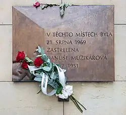 Pamětní deska Danuše Muzikářové