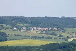 Pohled na vesnici (od Myštic)