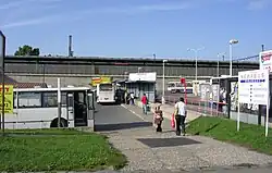 Bývalé tradiční odjezdové místo NERABUSu v Praze u nádraží Holešovice, mimo plochu autobusového stanoviště ČSAD