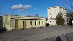 Přestavba nádržní budovy z konce 19. století probíhala v 70. letech. Manipulační budova byla nově postavena v roce 2015 při celkové rekonstrukci tratě 194.