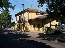 Nádraží Praha-Bubeneč, z ulice.jpg