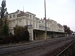 Nádraží Praha-Dejvice, nádražní budova (01).jpg