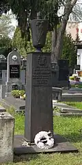Náhrobek ředitele Rosenbauma.jpg