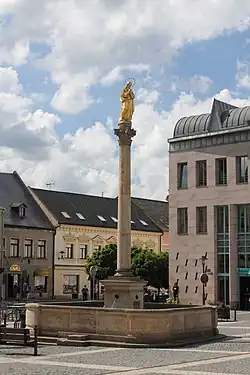 Kašna s mariánským sloupem