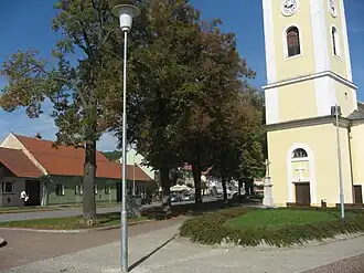 Okolí kostela sv. Janů na náměstí 28. dubna